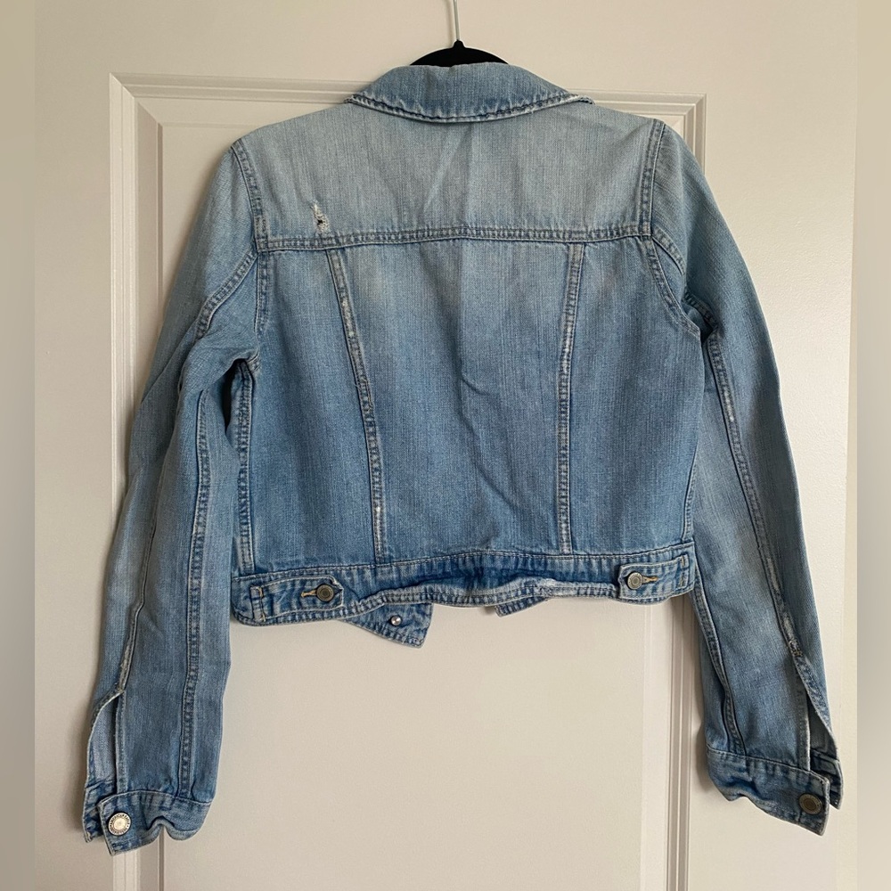 American Eagle Women’s Cropped Denim Jacket | Light Wash | Distressed | Medium - Picture 2 of 5